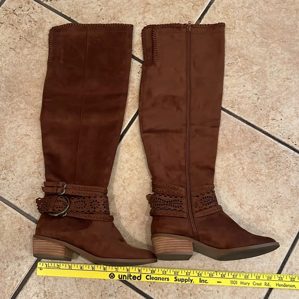 N/A boots worn